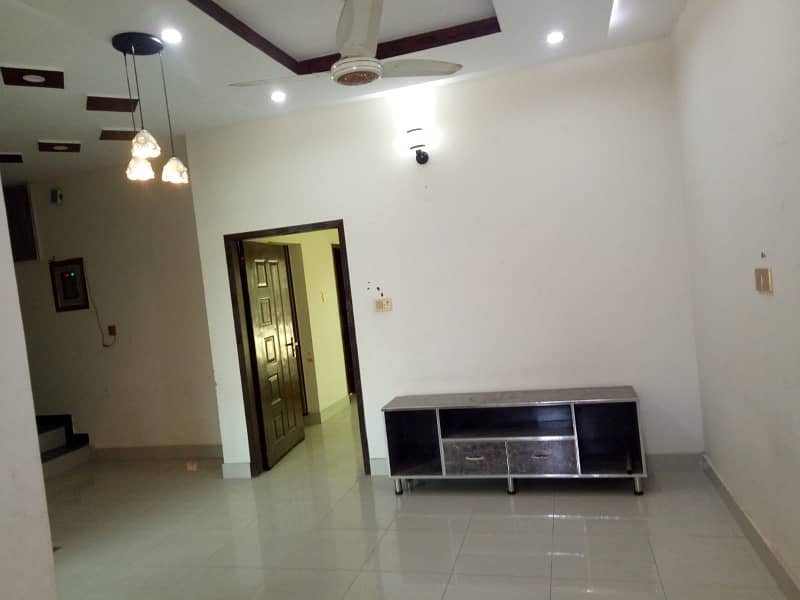 10 MARLA UPPER PORTION FOR RENT IN NASHEMAN IQBAL PHASE 2 11