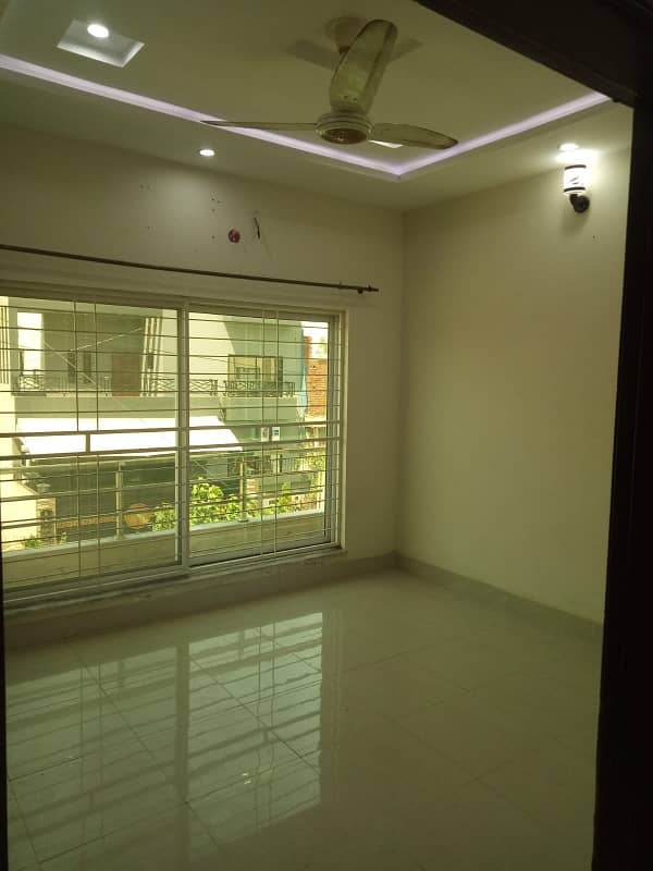 10 MARLA UPPER PORTION FOR RENT IN NASHEMAN IQBAL PHASE 2 13