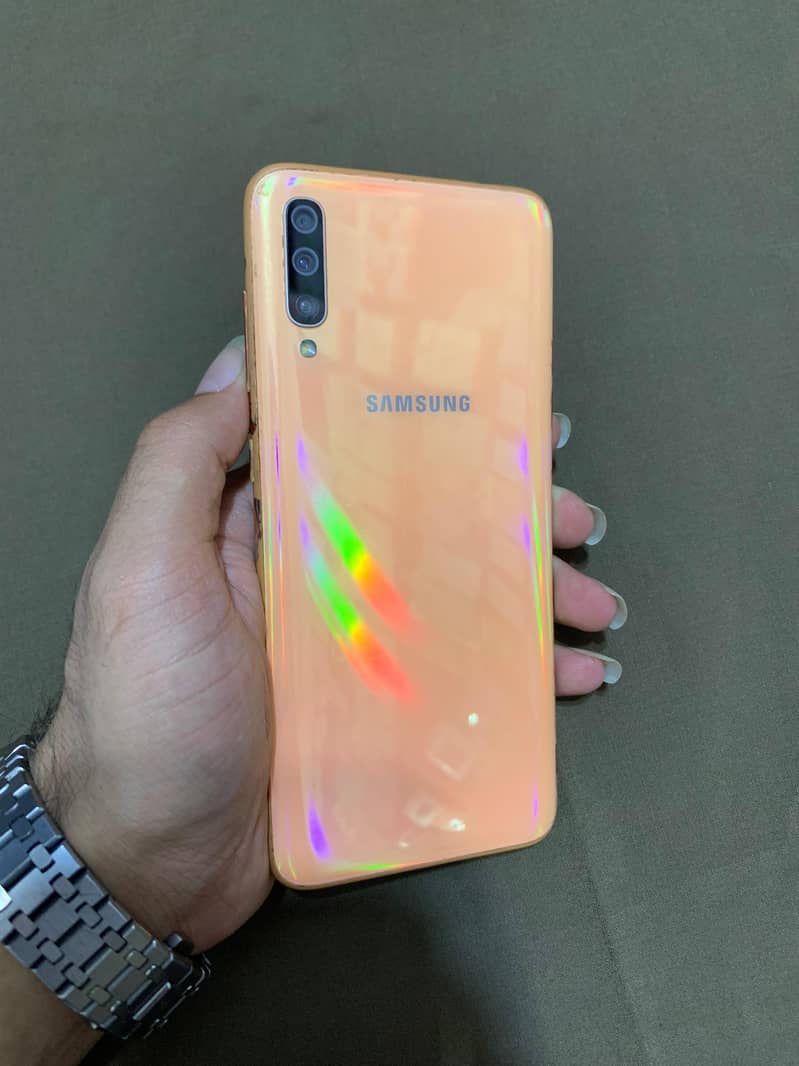 Samsung Galaxy A70 0