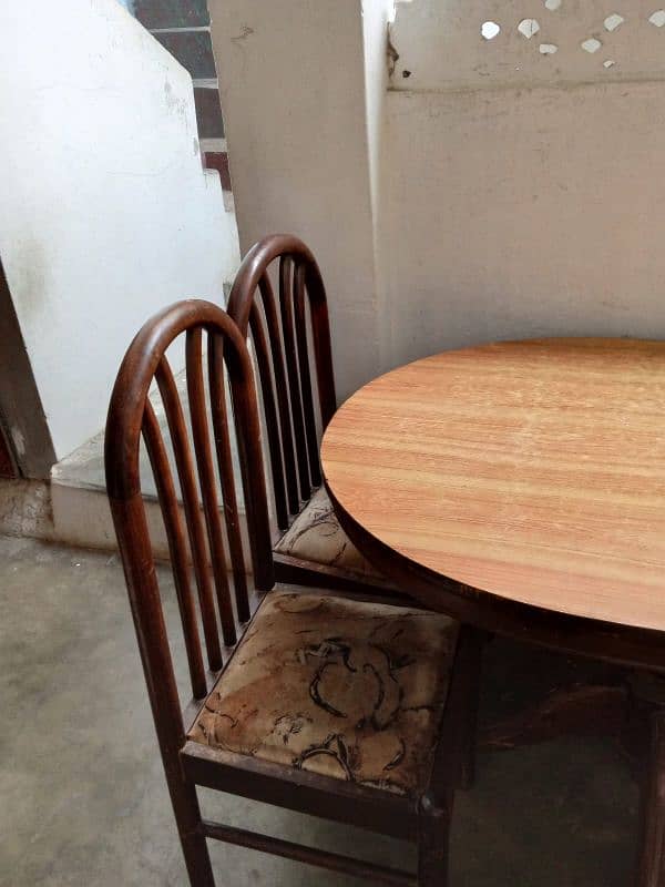 Dining Table 4 person only 1