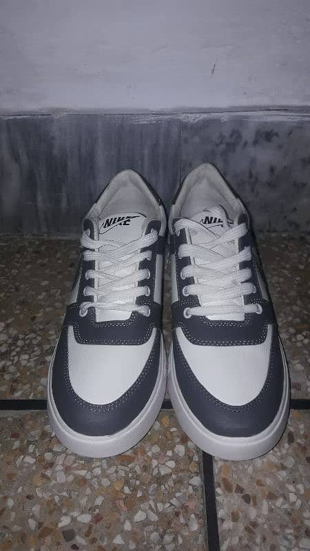 brand new Nike shoes 3