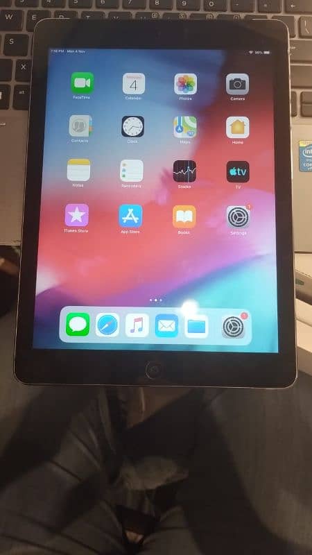 iPAD Air  Model # A1475 1st Gen  16GB ROM & 1GB RAM IPS 1