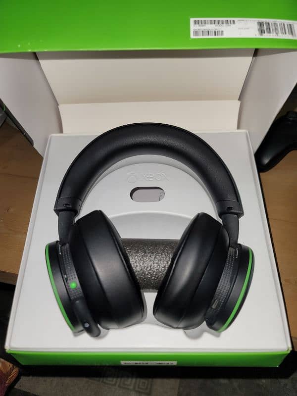 Xbox wireless headset headphones just few time used 0