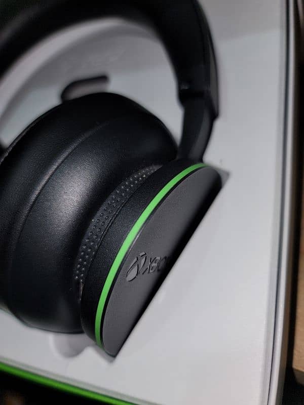 Xbox wireless headset headphones just few time used 1