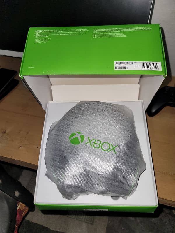 Xbox wireless headset headphones just few time used 3