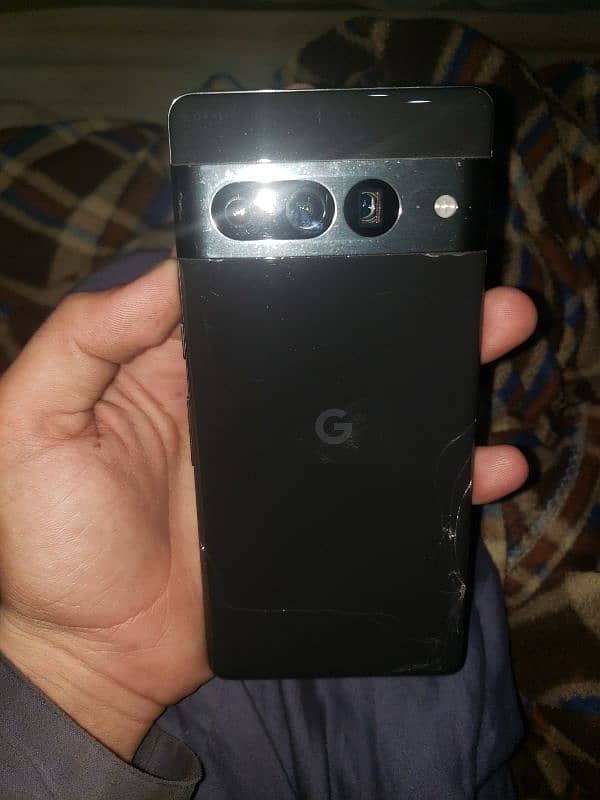 Google pixel 7pro display and back broken 3