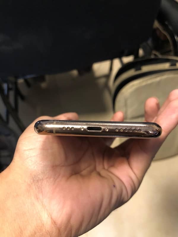 iphone 11 pro 2