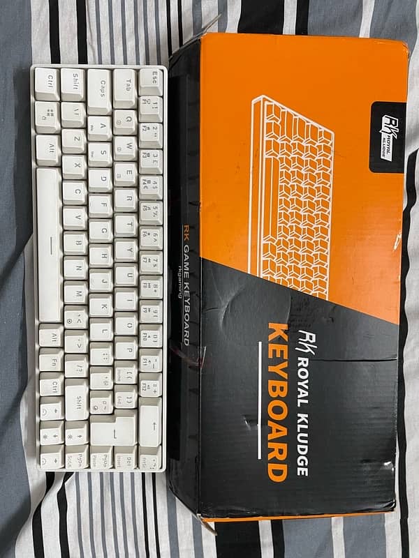 Royal Kludge RK68 Red Switch Keyboard 3