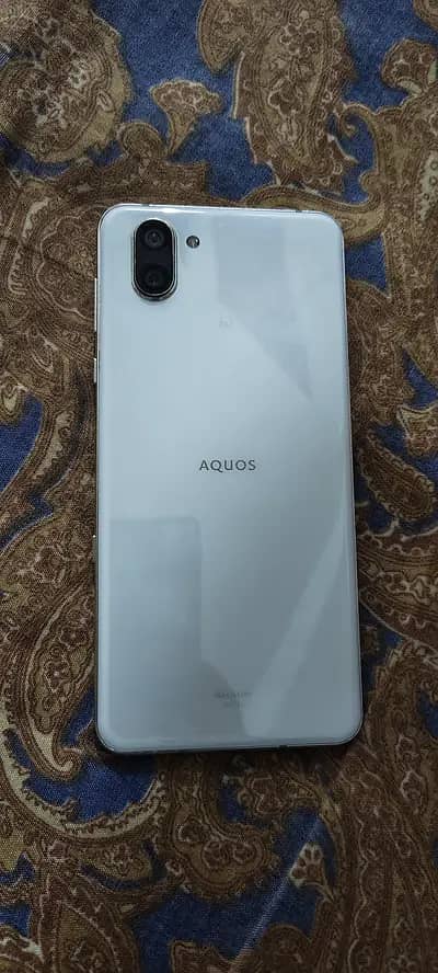 Sharp Aquos R3 1