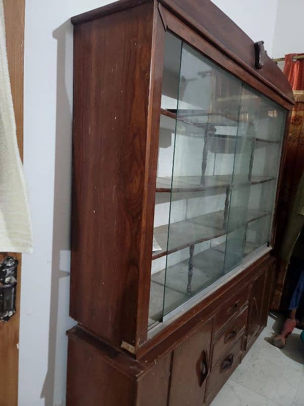 Showcase For Sale In Good Condition 1