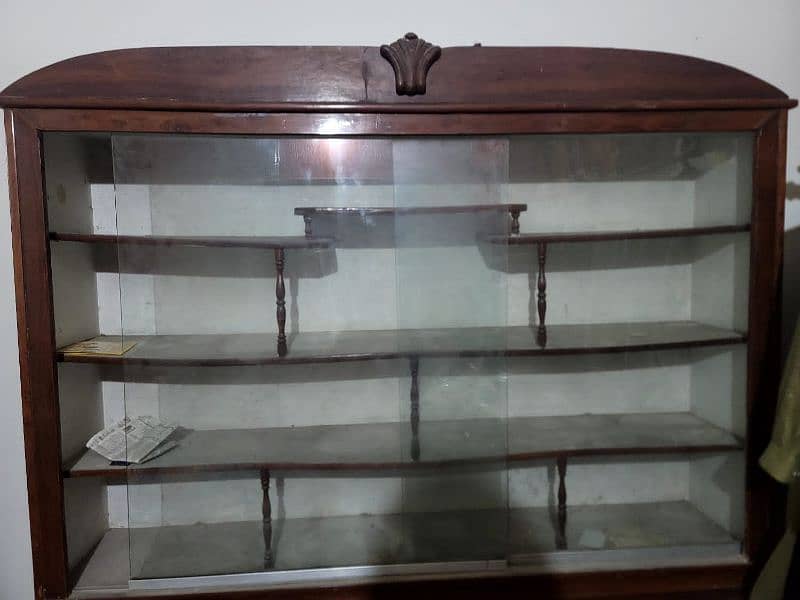 Showcase For Sale In Good Condition 4