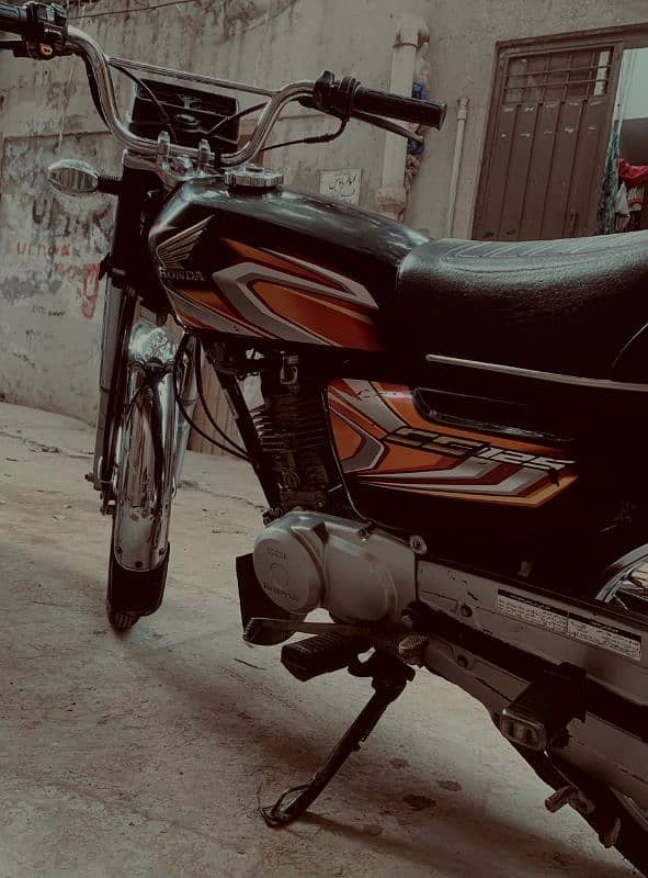 Honda 125 black colour 2022 3