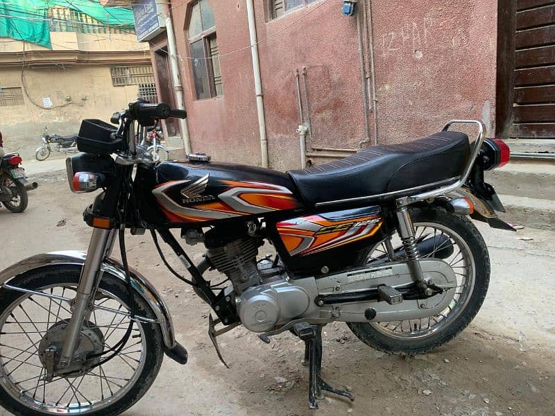 Honda 125 black colour 2022 7