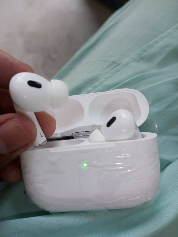 TWS ear phones 0