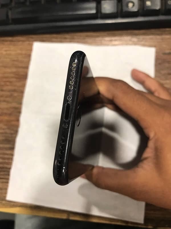 iphone 7  32gb pta approved 7