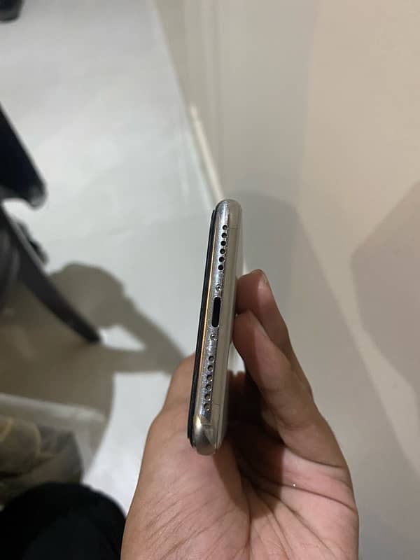 iPhone x officially pta approved 10/9.5condition scratchless condition 1