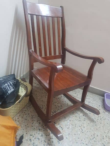 Good quality rocking chair in a great condition 1