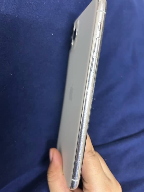 IPhone 11 Pro Max (FACTORY UNLOCKED) 256GB 4