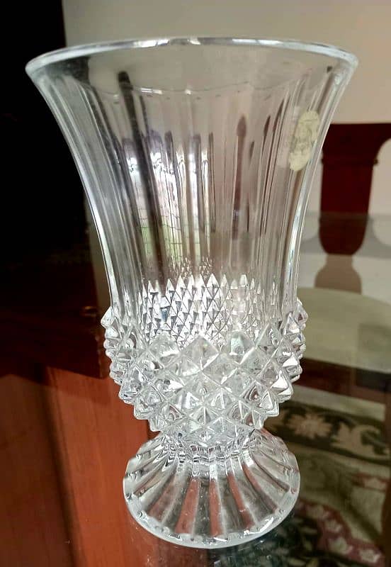 Imported and Very Beautiful  Diamond Cut Crystal Vase 12