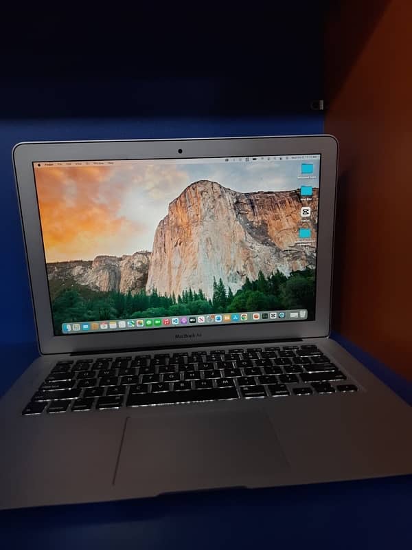 MacBook Air  core i7 Dual core intel 3