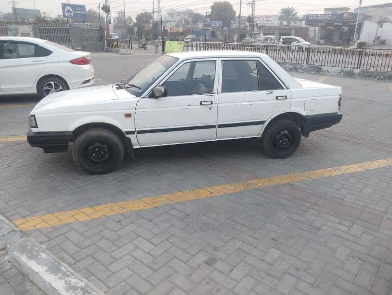 Nissan Sunny 1988 3