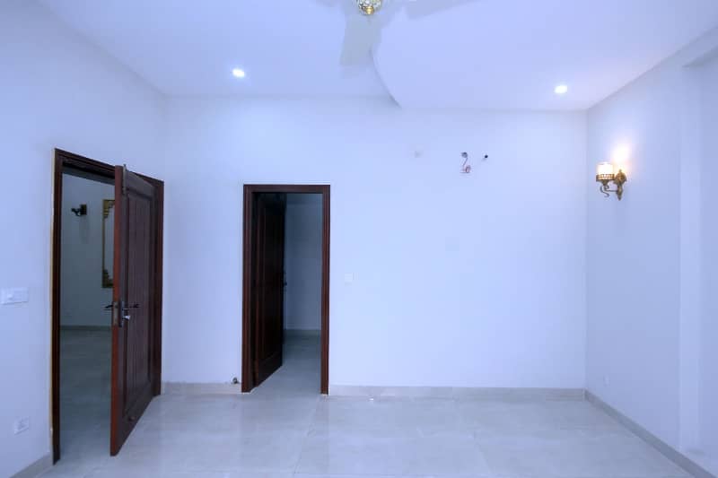 8Marla house Available for rent in Phase 3 DHA 3