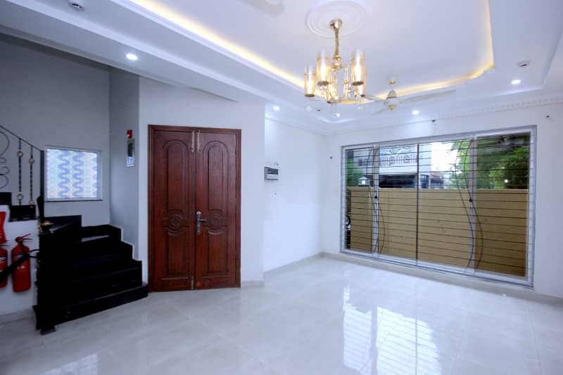 8Marla house Available for rent in Phase 3 DHA 14