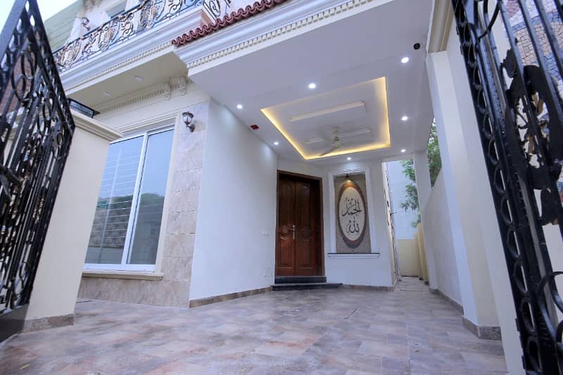 8Marla house Available for rent in Phase 3 DHA 17