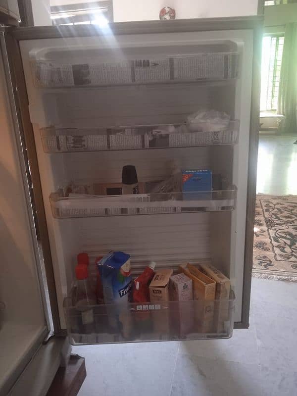 Dawlance Medium Fridge Good Condition 4