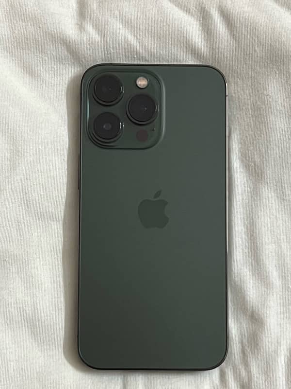 IPhone 13 pro (128gb jv with 4 month sim time) 2