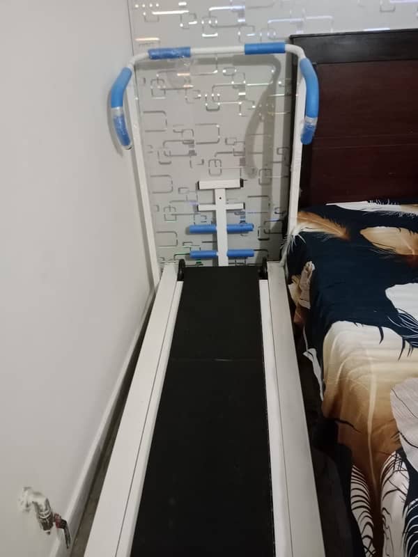 manual treadmil along with twister 3