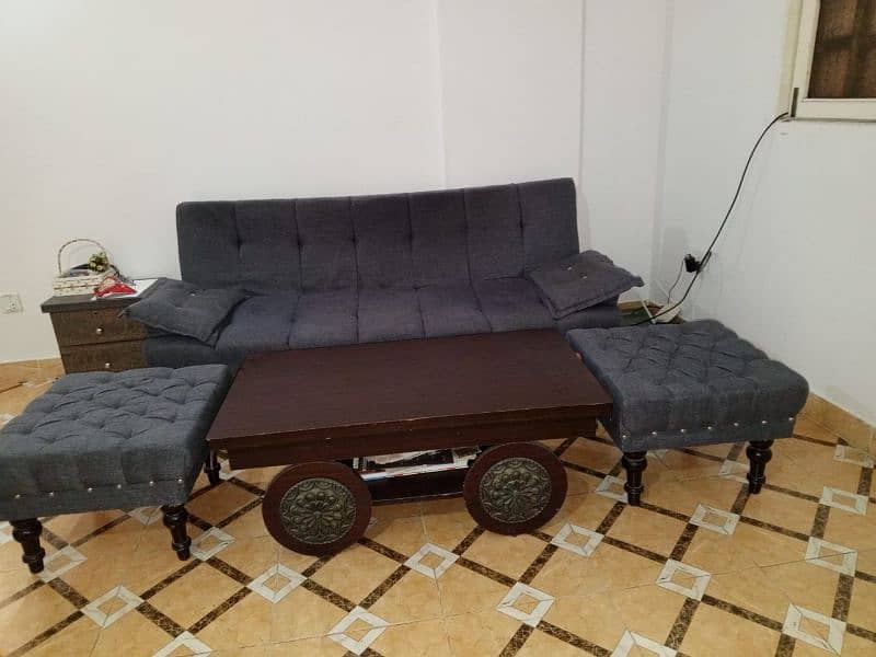 5 seater Sofa set and table 0