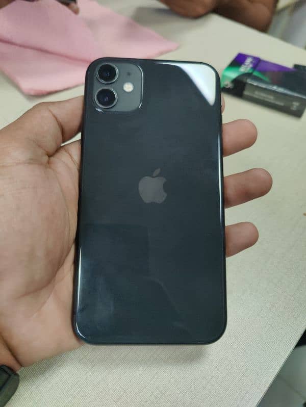 Iphone 11 256 gb factory unlocked 9/10 condition 0