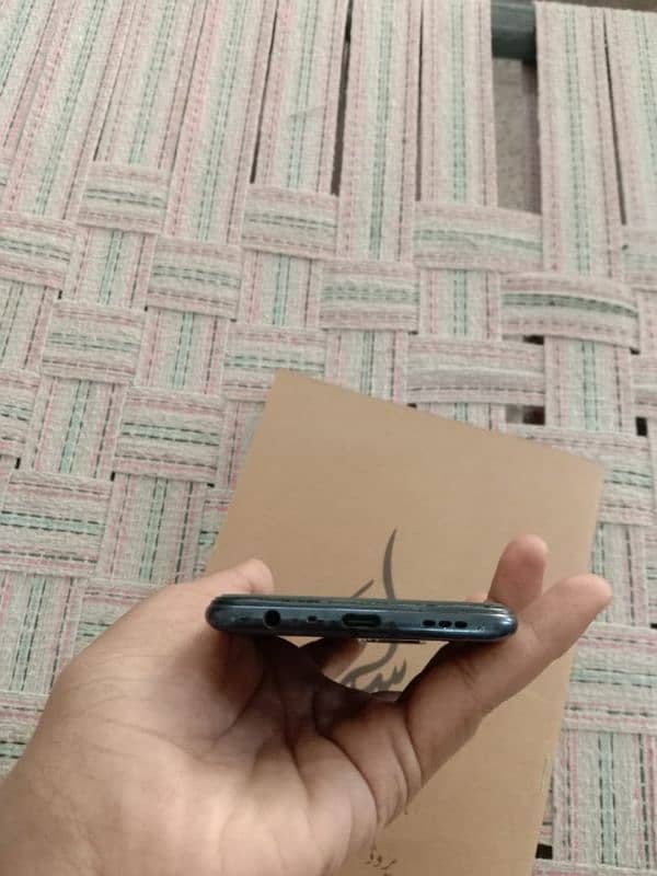 OppO f19 in good condition with air buds at a reasonable price. 5