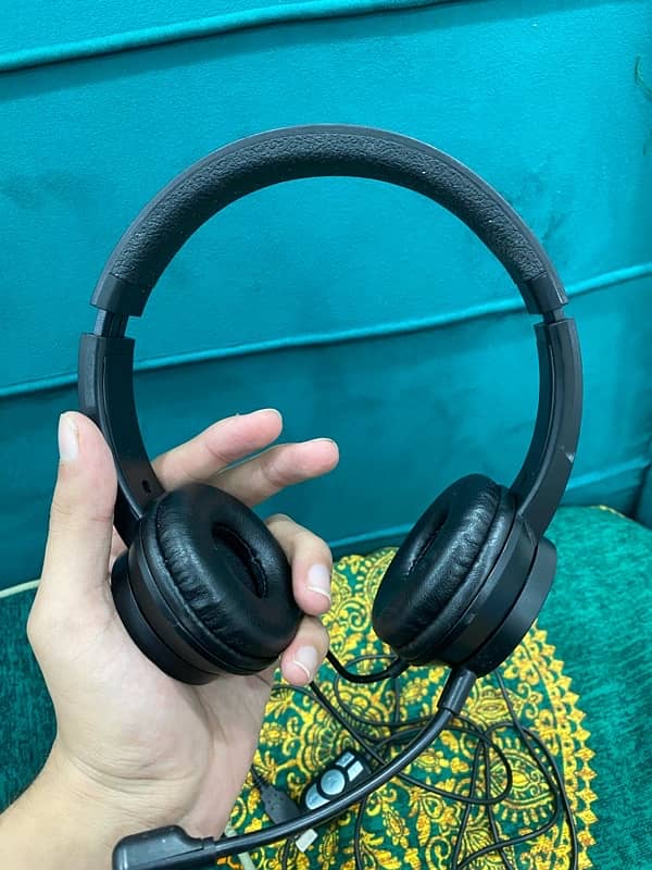 U-550 USB Headphones with Mic - Wired Connectivity, Clear Audio 2