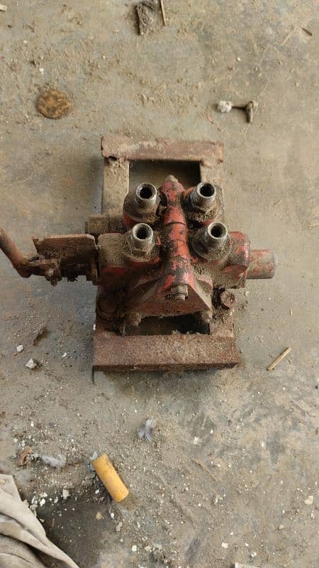 hydrolic jack control valve or oil pump 3