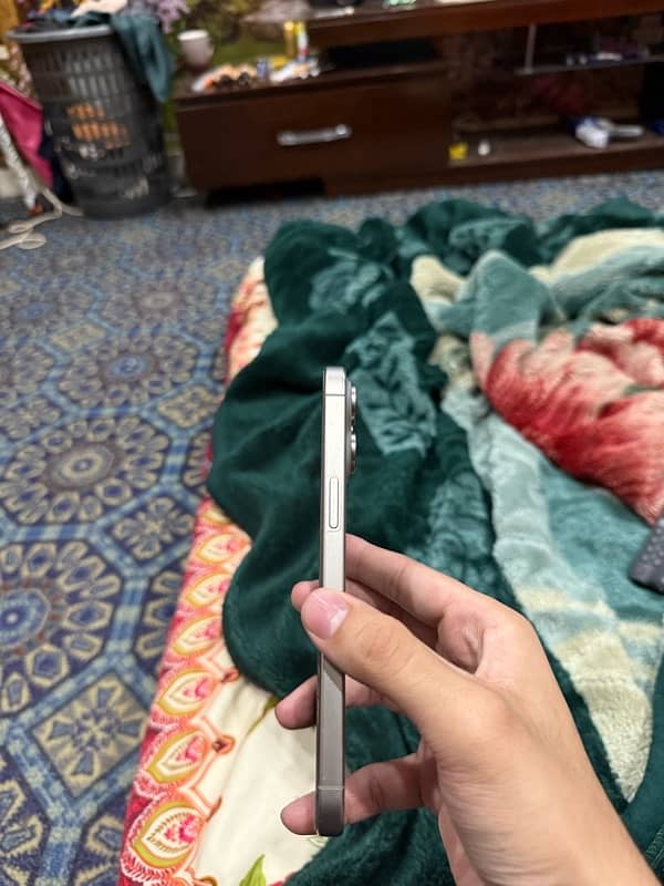 IPhone 15 Pro Max 2