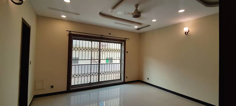 Brand New Condition 10 Marla House For Rent 8