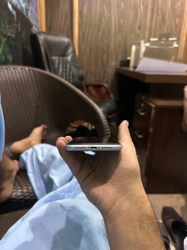 iphone 11 128GB (Factory unlock ) 8