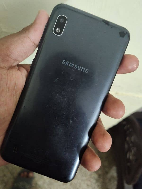 Samsung a10 2/32 price negotiable 1