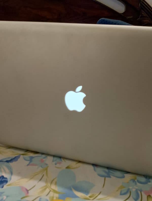 Apple MacBook pro 2012 15.4 inch 5