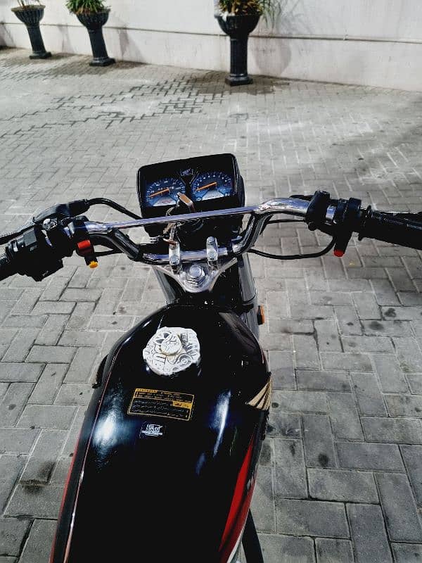 Honda 125 Special Edition 6