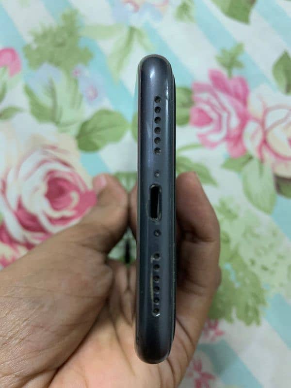 IPHONE 11 (BLACK) 3