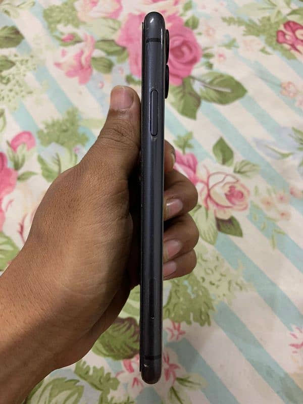 IPHONE 11 (BLACK) 5