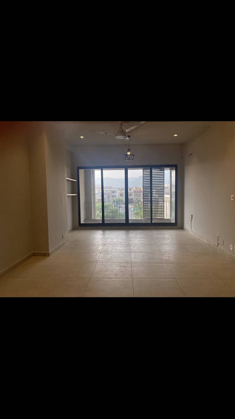 Beautiful Margallah Facing Spacious Apartment for rent 0