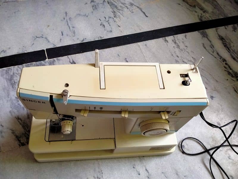 Sewing Machine (Singer) for Sale (03325400280) 1