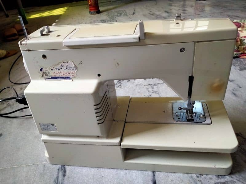 Sewing Machine (Singer) for Sale (03325400280) 2