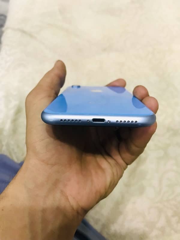 iPhone XR 4