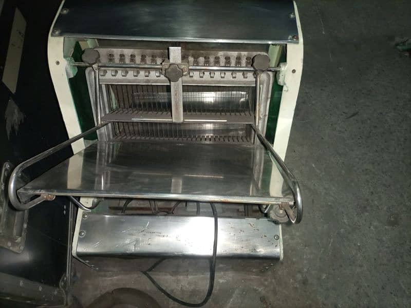 Commercial  Bread cutter (03214270512) 4