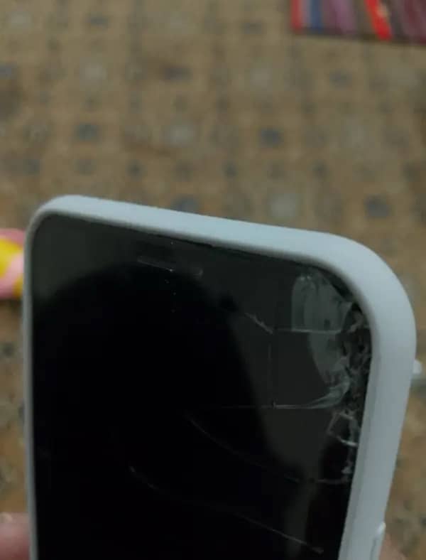 iphone xs back and screen crack 3